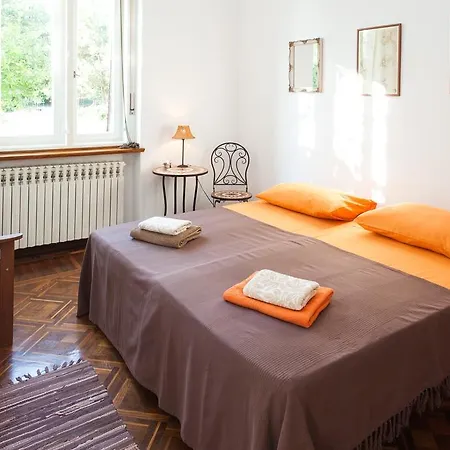 Ira Apartment
